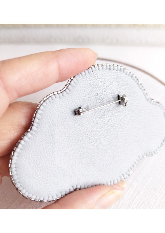 beaded cloud brooch gray 