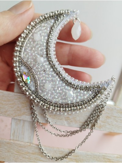 White silver month embroidery brooch.