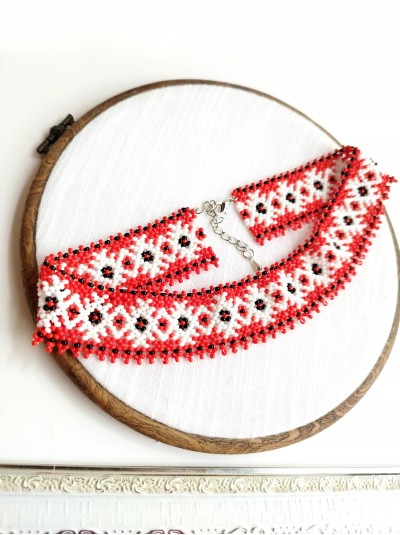Red beaded choker necklace, traditional Ukrainian beaded sylyanka.