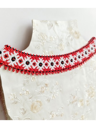 Red beaded choker necklace, traditional Ukrainian beaded sylyanka.