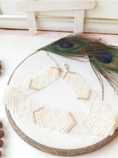 ivory gold beaded choker necklace, traditional Ukrainian beaded sylyanka.