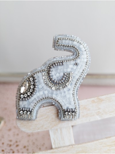 Little elephant bead embroidery brooch 