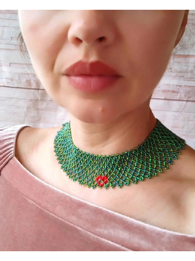 Green collar beaded necklace, traditional Ukrainian beaded sylyanka.