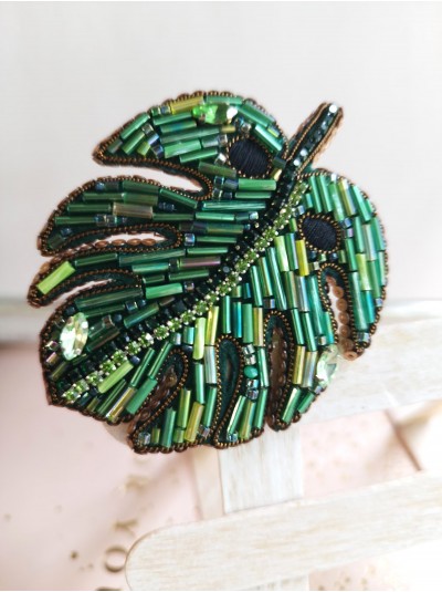 Monstera green beaded embroidery brooch. 