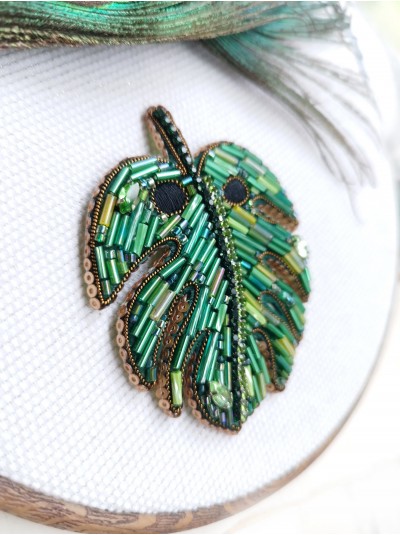 Monstera green beaded embroidery brooch. 